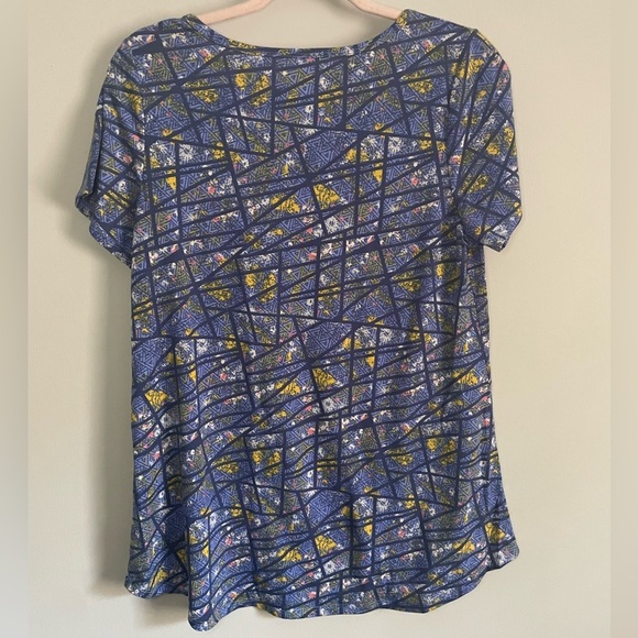 Geometric Lularoe Classic T-Shirt - Picture 5 of 6